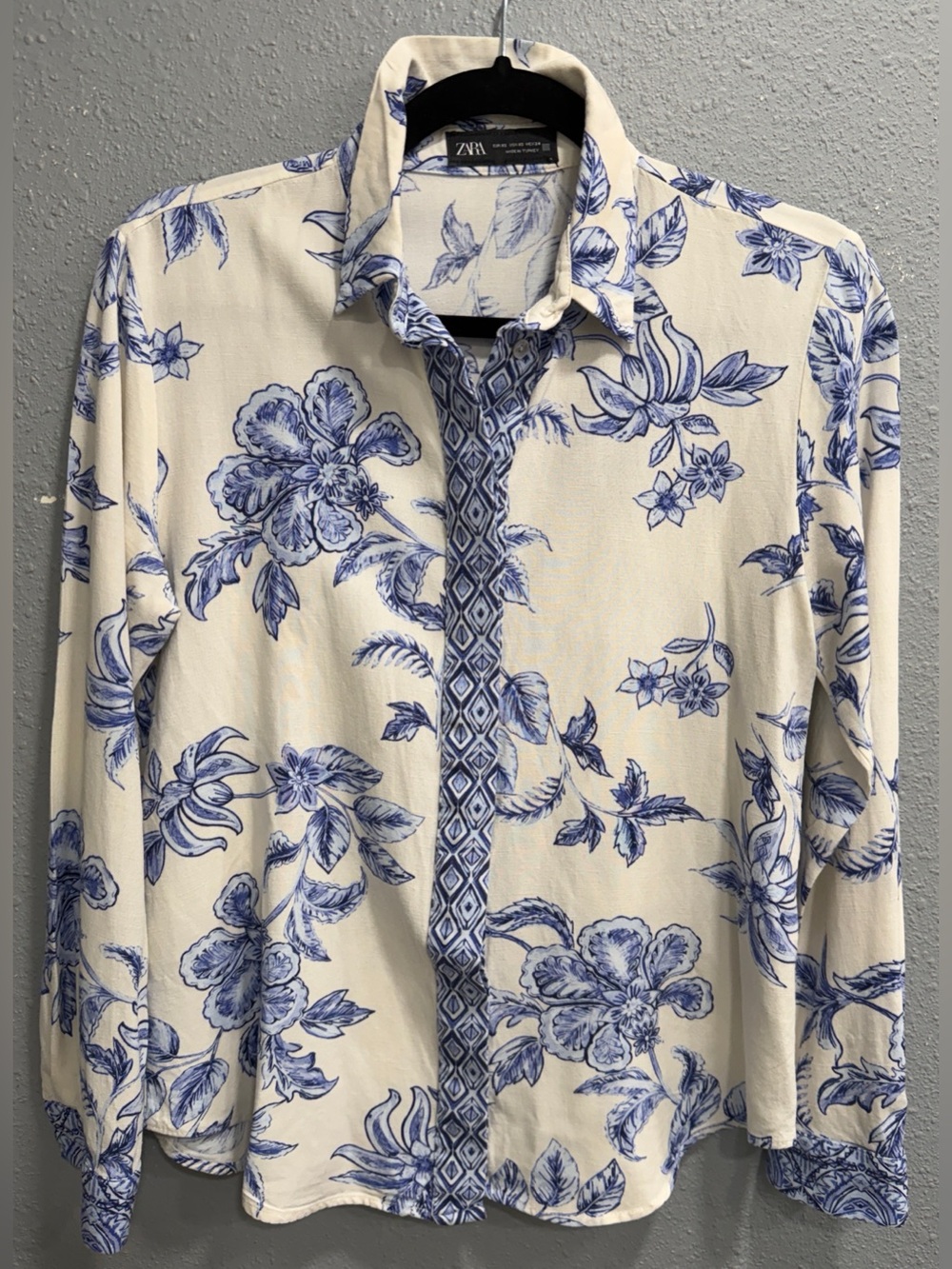 Zara | Women’s Blue & Cream Floral Print Long Sleeve Button-Down Shirt, Size XS